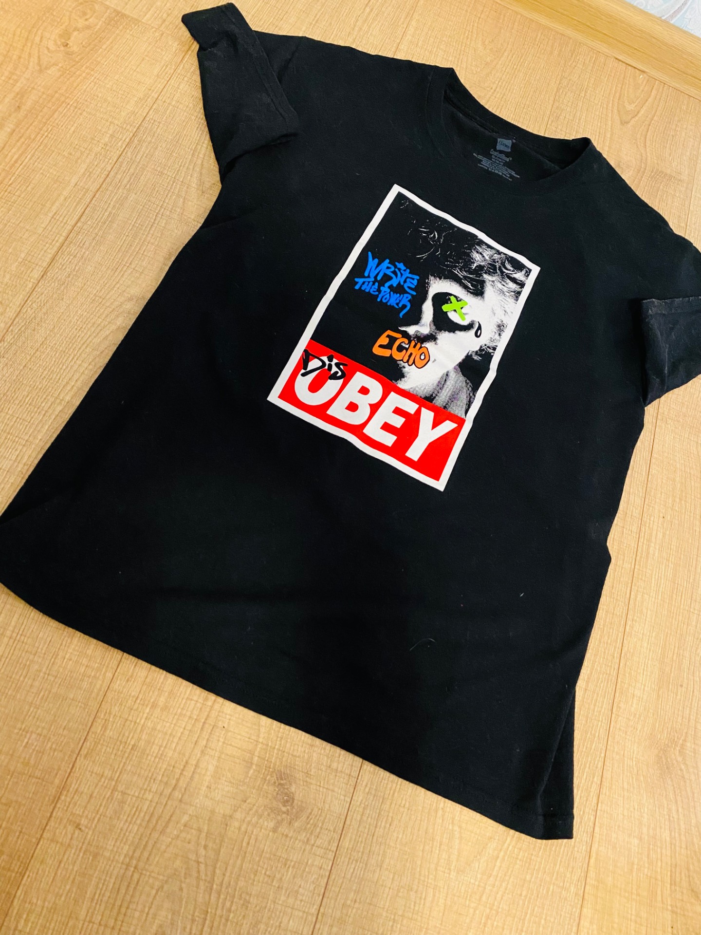 продаю тишку obey , отлична для повседнелки и тд