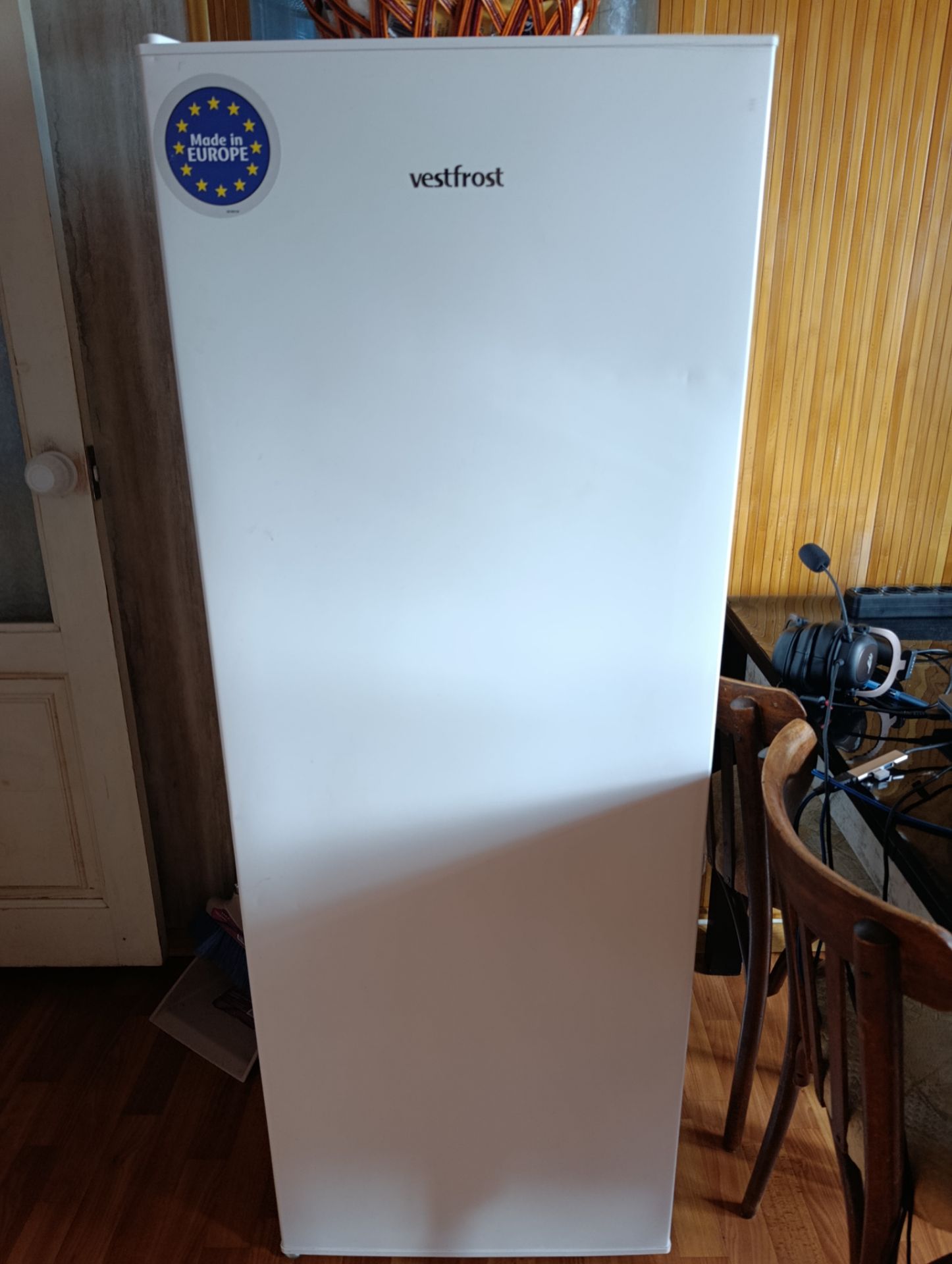 Майже нова морозильна камера Vestfrost GT/SN243S (A+)