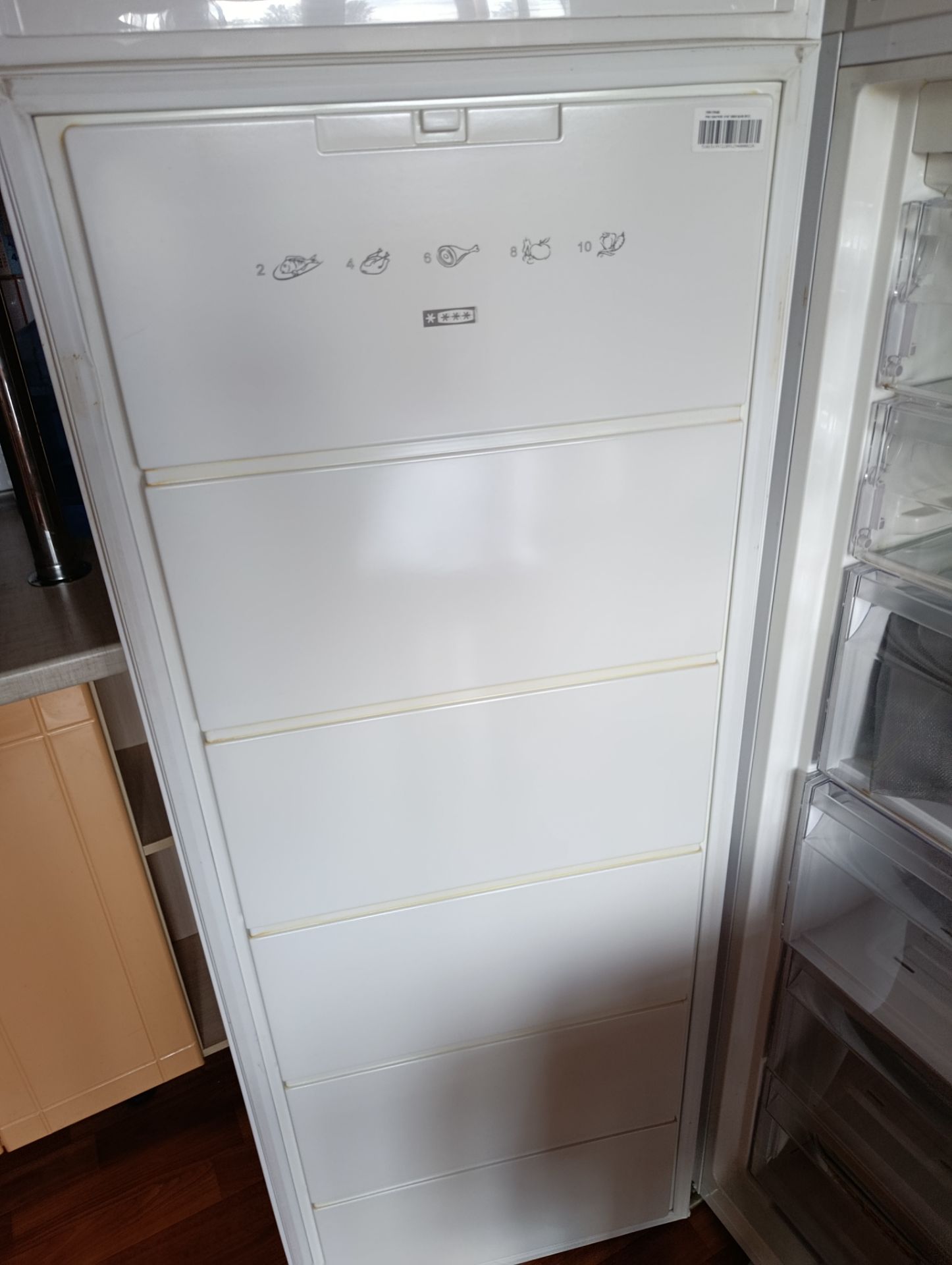 Майже нова морозильна камера Vestfrost GT/SN243S (A+) — фото 2